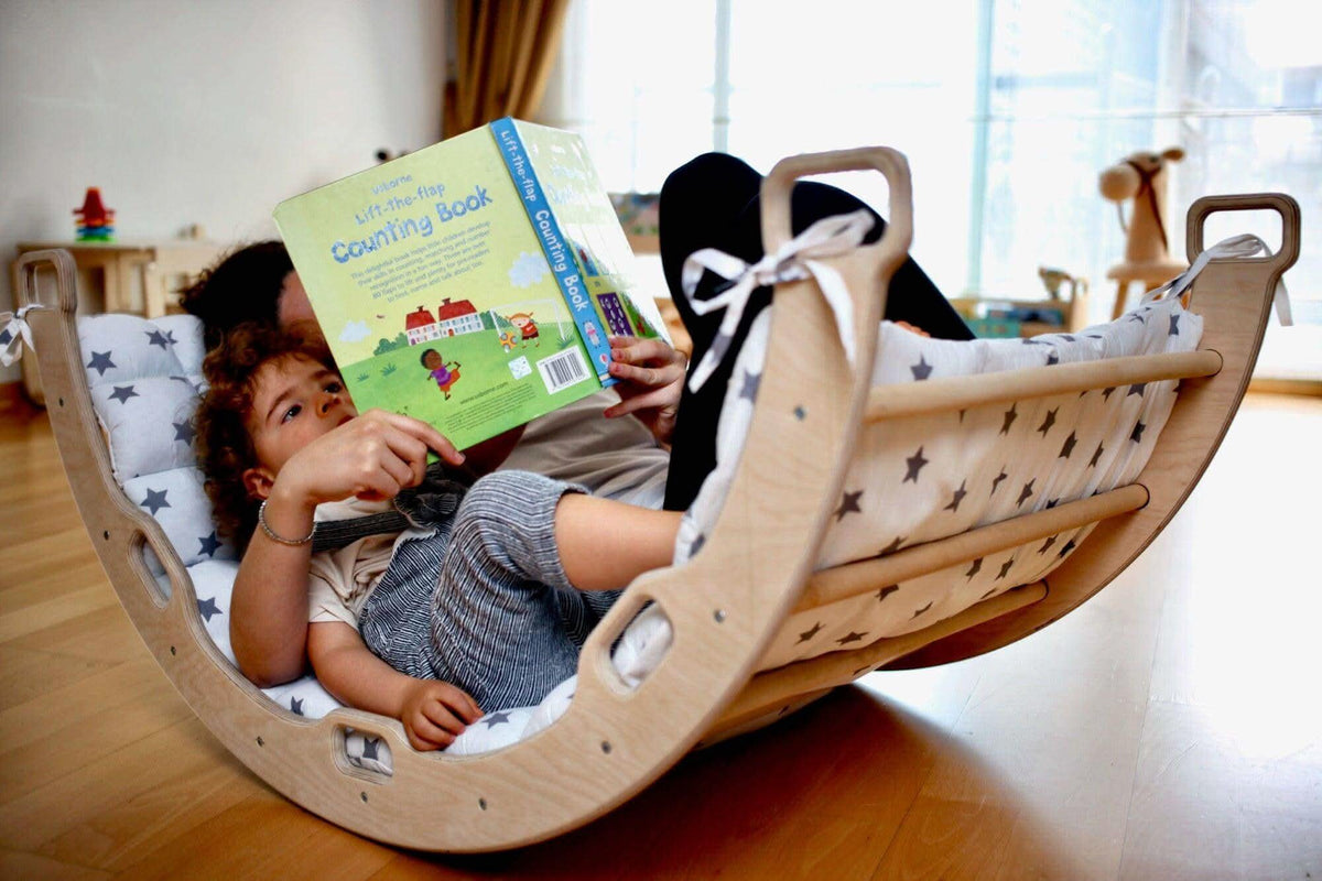 Climbing Arch / Rocker with Star Pattern Pillow